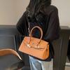 Bolsa Grande de Couro Ocidental de Alta Qualidade para Mulheres 2025 Nova Bolsa Transversal de Primavera e Verão Moda para o Dia a Dia Portátil Bolsa Platina