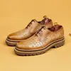 Sapatos Oxford masculinos de sola grossa feitos de couro bovino de primeira camada, com gravação em padrão crocodilo e entalhe oco, adequados para combinar com ternos, trajes formais de casamento e sapatos de couro