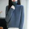 Malha de alta qualidade com gola alta estilosa, construção sem costura para conforto máximo, macia e versátil para outono e inverno, perfeita como uma elegante camada interna.