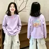 Camiseta de manga comprida para meninas, algodão puro, nova e estilosa 2026, top básico casual fofo para crianças mais velhas, para primavera e outono