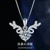 Collar de Plata de Ley S925 Moissanita Color D Ocho Corazones y Ocho Flechas Cabeza de Ciervo Un Ciervo Te Tiene Diseño Moderno Regalo de San Valentín