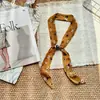 Bufanda de Cuadros Fresca y Sencilla Estilo Coreano con un Toque Juvenil, Moderna y Casual para Salidas, Bufanda de Seda de Primavera, Accesorio de Cuello Delgado y Artístico
