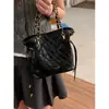 Moda Estilo Coreano Bolsa Acolchoada com Corrente Bolsa de Mão Feminina 2026 Nova Bolsa de Balde Simples Versátil Bolsa de Ombro Transversal