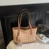 Bolso de Axila de Nicho Estilo Coreano para Mujer Otoño 2025 Nueva Moda Bolso de Hombro a Cuadros Super Popular Versátil Bolso Tote de Gran Capacidad