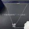 Nuevo collar Herewinstone de estilo europeo y americano transfronterizo de HW con trébol de cuatro hojas e incrustaciones de diamante, disponible para venta al por mayor con álbum de fotos
