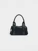 Bolsa Feminina Cor Sólida com Rebites 2026 Estilo Novo Retrô Bolsa para Trabalho Punk Motociclista Grande Capacidade Sob o Braço Bolsa de Ombro Fashion