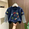 Camiseta infantil de manga comprida, novo estilo 2026, camiseta para meninos, algodão puro, estilosa, pode ser usada como camada externa, blusa falsa de duas peças