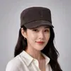 Gorra cortavientos de color liso con textura de gamuza transfronteriza para equitación, venta al por mayor desde la fábrica de origen, para circunferencia de cabeza grande, gorra elegante sin visera para estudiantes