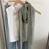 Bufanda de mujer para otoño e invierno, nueva bufanda de seda de color liso de estilo japonés de alta gama, chal largo, calentador de cuello cálido