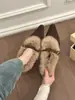Zapatos de cuña de gamuza con ribete de pelo retro para mujer 2026 Moda estilo coreano Nuevo invierno versión coreana Hebilla Zapatos de tacón alto con forro de terciopelo