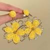 Aretes de isla hechos a mano de girasol de rafia y pasto, aretes de flores grandes exagerados de personalidad junto al mar, venta al por mayor de aretes