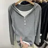 Blusa de Tricô com Capuz Falsa de Duas Peças Estilo Coreano para Mulheres Design de Outono Antecipado de 2026 Bloco de Cores Camada Base Suéter Macio e Fofo Roupa Exterior