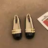Nova coleção de verão 2026: mocassins de couro estilo retrô britânico, sapatilhas slip-on versáteis, sapatos de salto único estilo francês, sapatos Mary Jane femininos