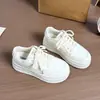 Zapatillas Blancas Gruesas Súper Elegantes para Mujer, Nuevas Zapatillas Deportivas Casuales con Plataforma que Aumentan la Altura para Estudiantes, Primavera y Otoño 2026