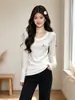 Camiseta feminina de manga longa com ombros caídos e decote em V, nova para primavera e outono, modelagem justa, que valoriza a silhueta, top estilo "hot girl", peça base