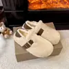 Chinelos de Pelúcia Fashion Novos para Mulheres 2026, Forrados com Fleece, Bico Fechado, Outono/Inverno, Estilo Slip-On, Chinelos de Algodão, Preto