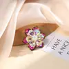 Broche flor de crochê feito à mão de venda quente transfronteiriça, flor de contas de cristal, acessórios DIY, decoração de vestido, broche, corsage, atacado