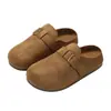 Pantuflas planas antideslizantes de suela blanda para exteriores de verano estilo Birkenstock para mujer, sandalias casuales cerradas simples y elegantes de meter