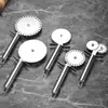 Cortador de Pizza de Aço Inoxidável Roda Única Roda Dupla Cortador de Rolo Serrilhado Espátula Multifuncional para Bolo Espátula de Roda Faca de Bolo Espátula Triangular