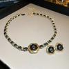 Dulce conjunto de collar de cadena de cuero digital estilo Chanel y aretes, lujo ligero, caro, temperamento de alta gama, joyería moderna