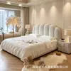 Cama Estilo Crema Simple con Esponja para Pulgar Tela de Terciopelo Leche Francesa Cama Dormitorio Principal Hogar Cama Doble con Almacenamiento Cama de Boda