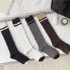 Calcetines de canalé a rayas horizontales para otoño e invierno, calcetines largos de estilo universitario japonés, calcetines hasta la rodilla de colores a juego de moda en Instagram