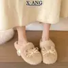 En stock: Nueva colección otoño/invierno 2026 de pantuflas mullidas para mujer, adecuadas para usar en exteriores, con un diseño de felpa, cálido y forrado de polar.