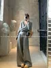 Conjunto de Tricô Cruzado Série Shu Juan com Cintura Marcada e Calça Wide Leg Novidades Outono/Inverno Conjunto de Duas Peças Feminino Cinza Damasco
