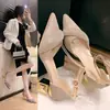 Sapatos Aumentadores de Altura Fechados Estilo Coreano Tendência 2026 para Mulheres, Versáteis com Saias, Design Vazado, Salto Alto Camadas