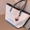 Llavero de coche de dibujos animados con muñeca de diamante, llavero de niña linda, colgante para mochila, llavero de coche, pequeño regalo