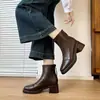 Botas de Cano Curto com Salto Grosso Femininas 2026 Nova Coleção Outono/Inverno Bico Quadrado Estilo Francês Botas de Cano Curto Emagrecimento Salto Alto Aconchego com Veludo Botas Martin