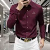 Camisa social masculina francesa de alta qualidade, verde escuro, manga longa, para o verão, seda gelada fina, moda casual de negócios, sem ferro, anti-rugas