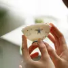 Estilo Dinastía Tang y Song Arcilla de Jade Pintada a Mano Azul y Blanco Mariposa Pequeña Floral Cerámica Doméstica Boca de Flor Taza Maestra Juego de Té Kung Fu Taza de Té