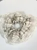 Elástico de Cabelo Scrunchie Listrado com Renda Estilo Coreano para Mulheres, Acessório de Cabelo Suave e Elegante, Elástico de Cabelo Scrunchie Estilo Coreano