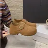 Moda nueva versátil estilo Birkenstock para mujer, retro, con plataforma interior, hebilla, zapatos de punta cerrada para otoño 2026, tacón de cuña de gamuza