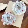 Goma para el pelo scrunchie de cuadros rojos y azules con forma de corazón coreana, pañuelo cuadrado dulce y de alta calidad para el pelo, accesorio para el pelo para mujer, al por mayor