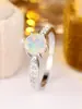 Anillo de ópalo bestseller transfronterizo con piedra principal redonda de seis garras y banda tachonada de diamantes
