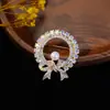 Broche Japonés de Estilo Coreano de Venta Caliente Transfronterizo Pin de Flor con Perlas Incrustadas de Diamantes Accesorios para Abrigo y Traje Anti-Exposición