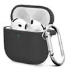 Funda protectora adecuada para Apple AirPods de 4ª/5ª generación, carcasa de silicona para auriculares, bolígrafo de limpieza y mosquetón - un juego de tres piezas