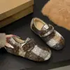 Sapatos de Pelúcia Quentes Femininos 2025 Novos Outono e Inverno com Aumento de Altura Escondido, Fechamento em Velcro, Calcanhar Totalmente Fechado, Estilo Birkenstock