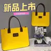 Nova bolsa de mão feminina tipo múmia cor contrastante bolsa tote moda grande capacidade Bolsa de feltro aberta para compras fabricantes