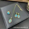 Novo Conjunto de Três Peças com Jade Incrustado à Mão com Diamantes Completos Personalizados, Estilo de Luxo Leve, Fornecimento para Transmissão ao Vivo, Atacado de Fabricante de Joias Turquesa