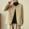Fotos reales de una chaqueta acolchada, ligera, de cuello redondo, fina de algodón - una prenda exterior cálida de estilo japonés para mujer para otoño e invierno