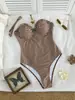 Bikini de una pieza sexy con estampado de cuadros de encaje estilo europeo y americano 2026, corte ajustado, espalda descubierta, tirantes desmontables para mujer