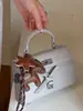 Yueziz Transfronteiriça 2026 Nova Bolsa Feminina Bolsa Kelly de Alta Qualidade Bolsa de Mão Moderna Bolsa de Ombro para Deslocamento Bolsa Transversal Pequena Quadrada