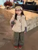 Conjunto de otoño e invierno para niñas 26 nuevo estilo chaleco de lana de cordero para niños prenda exterior camisa básica pantalones casuales para niñas conjunto de tres piezas
