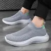 Nuevos zapatos casuales para hombre, deportivos de malla, informales, para correr, de malla tejida, para el trabajo, calcetines negros ligeros, zapatos de moda.