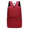 Mochila moderna e simples para homens e mulheres, adequada para o trajeto diário e estudantes, leve e disponível em várias cores, mochila casual