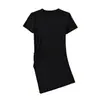 Top sexy de chica popular ajustado irregular de manga corta, nuevo estilo primavera-verano 2025 con dobladillo abierto y pantalones cortos que marcan la cintura Camiseta