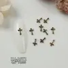 Ventas Directas de Fábrica de Nuevos Pedrería Retro Cruzada para Uñas de Moda al Por Mayor, Decoraciones para Uñas con Forma de Corazón y Cabeza de León